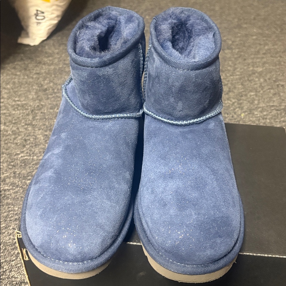 UGG boot Navy Blue mini glitter like new size 7